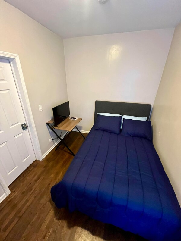 Foto del edificio - 909 N Hamlin Ave