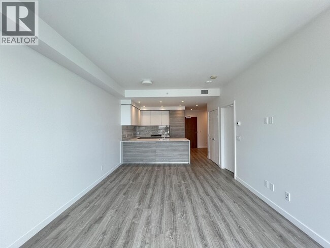 Building Photo - 680 Quayside Dr