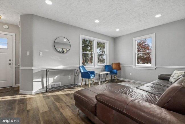 Foto del edificio - 10146 Sutherland Rd