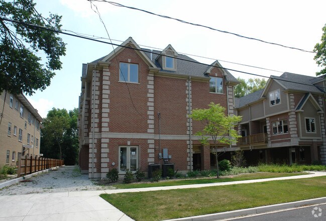 Foto del edificio - Forest Creek Townhomes