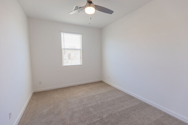 Foto del edificio - NEW CONSTRUCTION HOME WITH 3 BED/2 BATH + ...