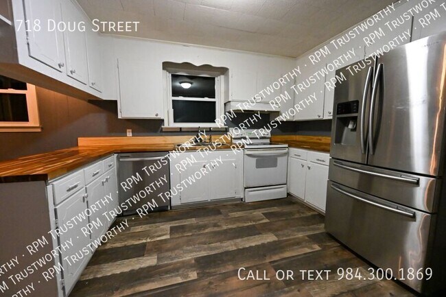 Foto del edificio - 718 Doug St