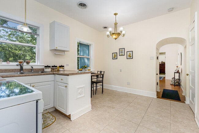 Building Photo - 312 Bridge St