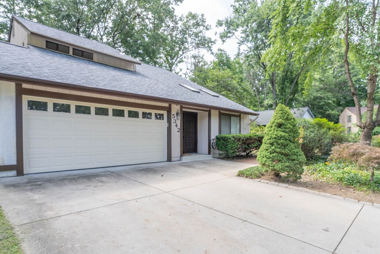 Beautiful 4 BR 2.5 BA home in Bonnie Brae House Rental in Fairfax