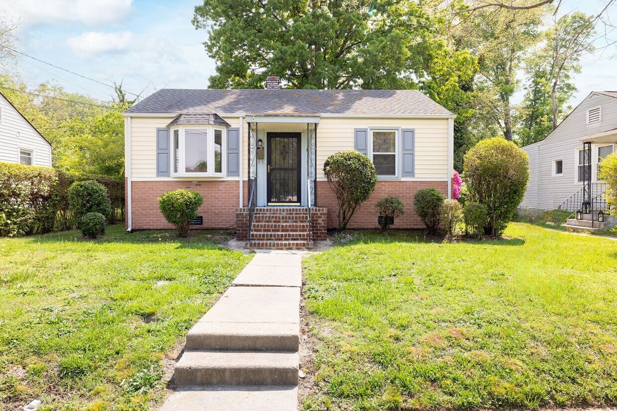 Foto principal - Freshly Renovated 2-Bedroom Home in Quiet ...