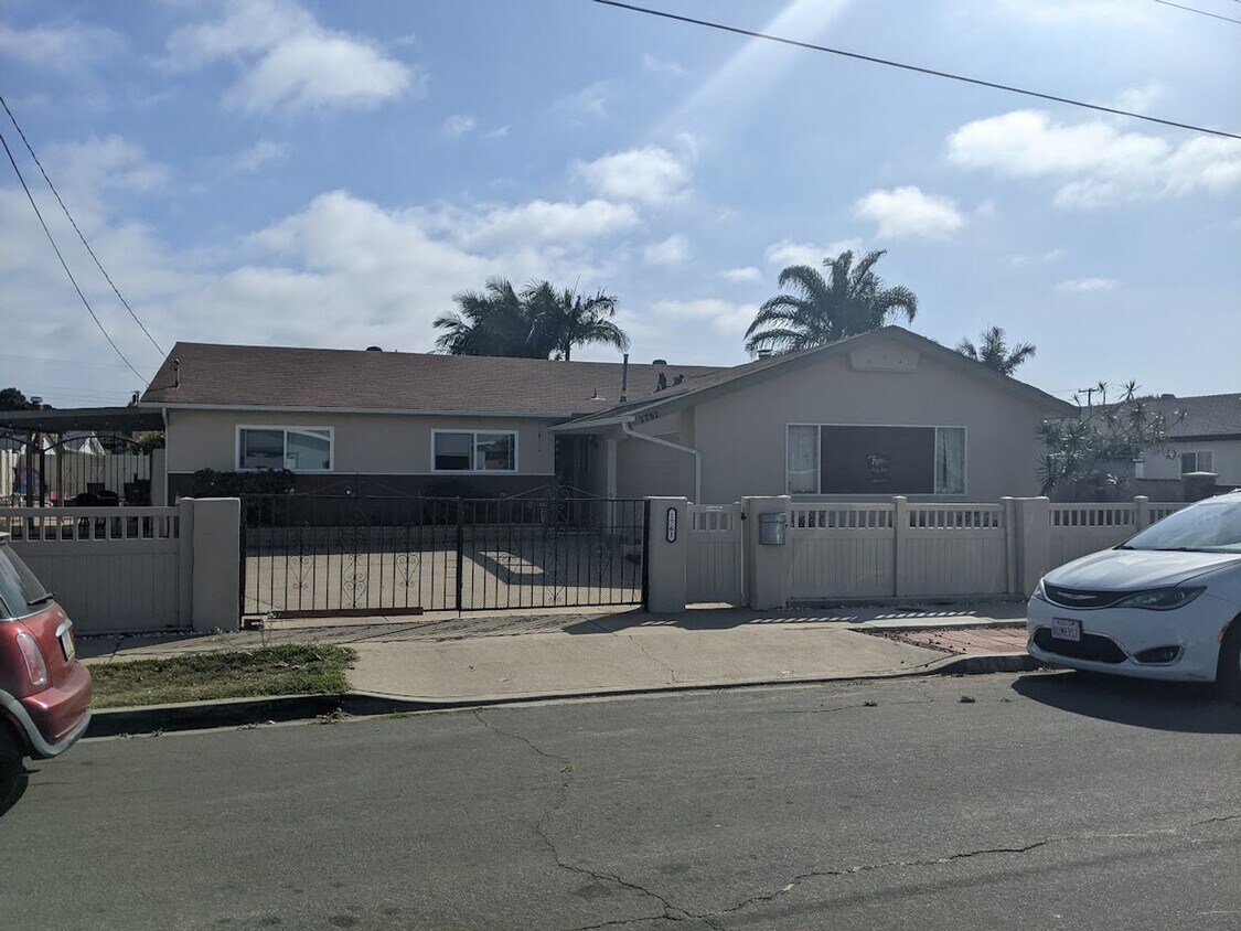 SOUTH SAN DIEGO - 4 bedroom with large bo... - SOUTH SAN DIEGO -  4 bedroom with large bo...
