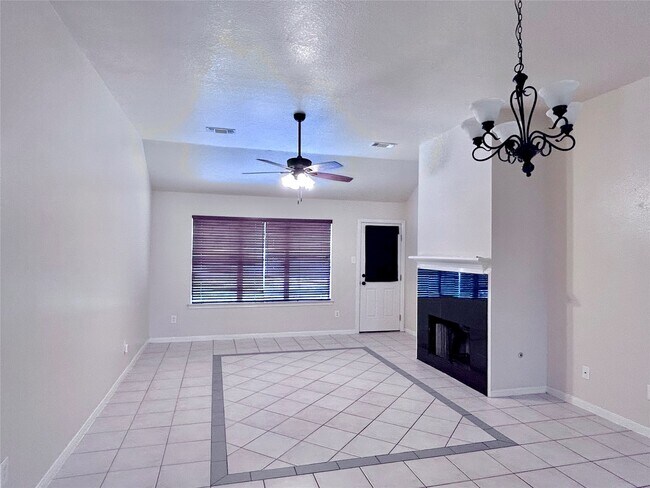 Foto del edificio - 18523 Spinney Ln