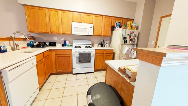 Building Photo - 1025 Woodview Ct