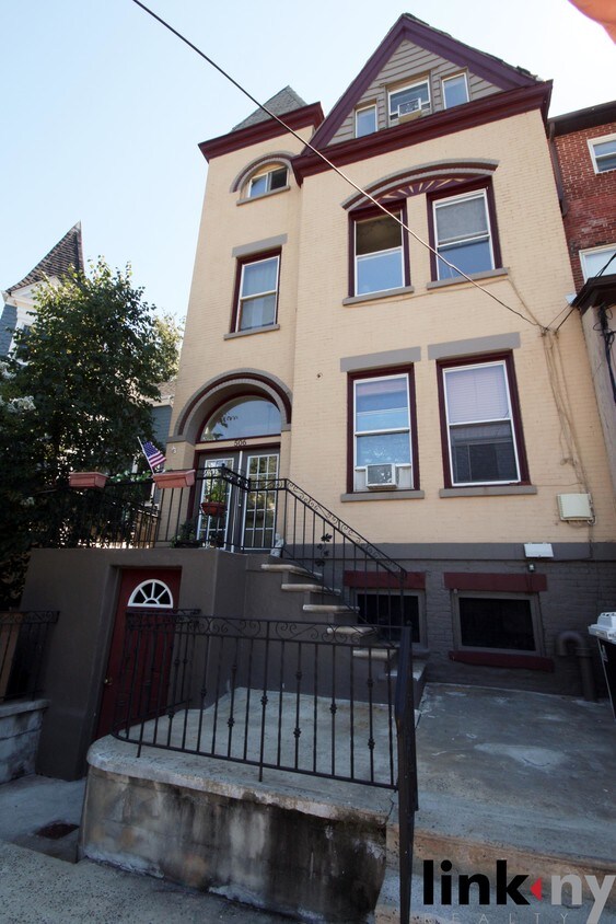 506 Warburton Ave, Yonkers, NY 10701 Apartments at 506 Warburton Ave