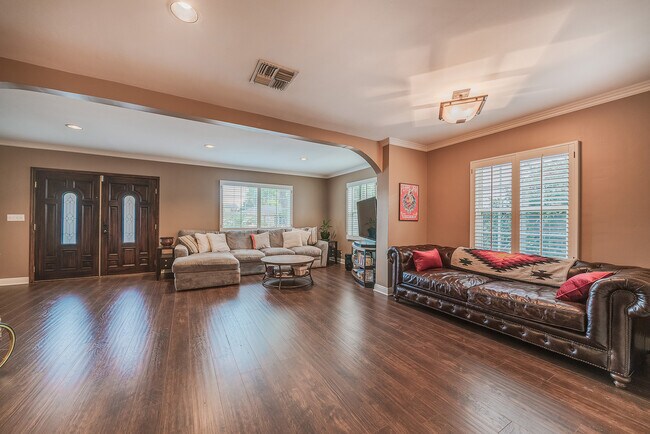 Open floor plan - 11953 Collins St