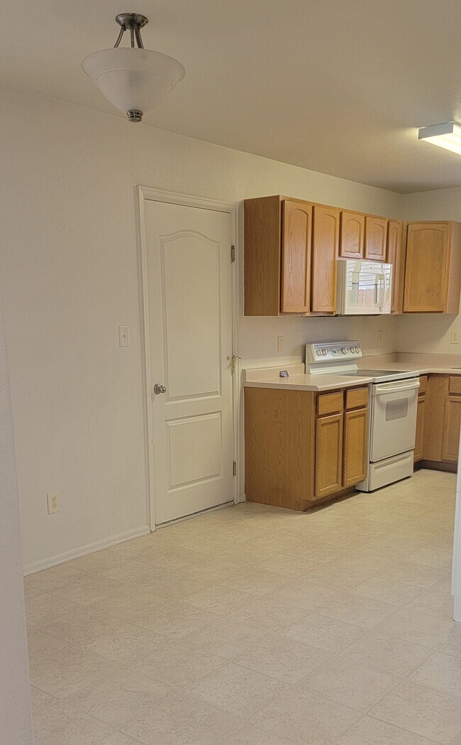 Building Photo - 658 30 Rd
