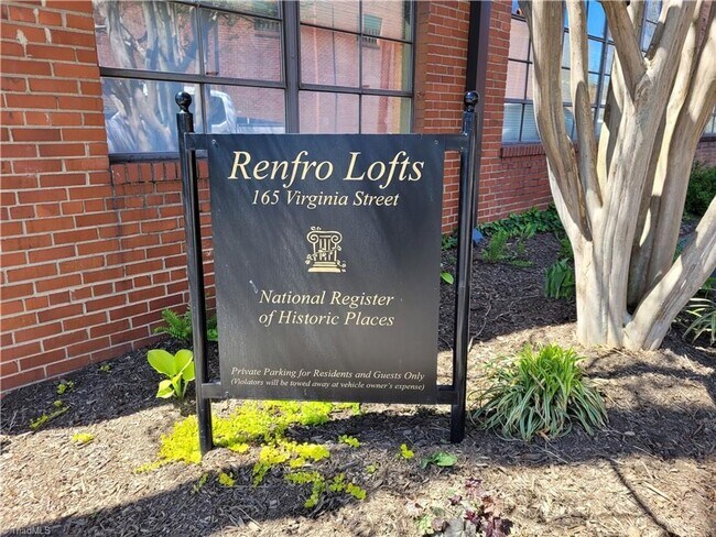 Building Photo - Great Condo in Downtown Mount Airy