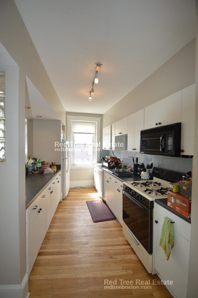 Foto del edificio - 83 Glenville Ave