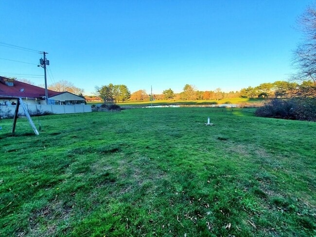 Building Photo - 450 Oak St