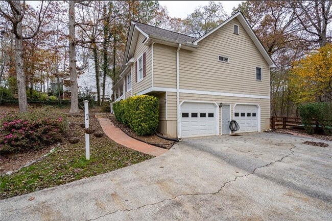 Foto del edificio - 225 Hawkins Farm Cir