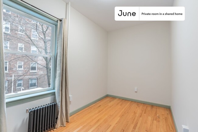 Building Photo - Private bedroom in 2 bed/1 bath Home
