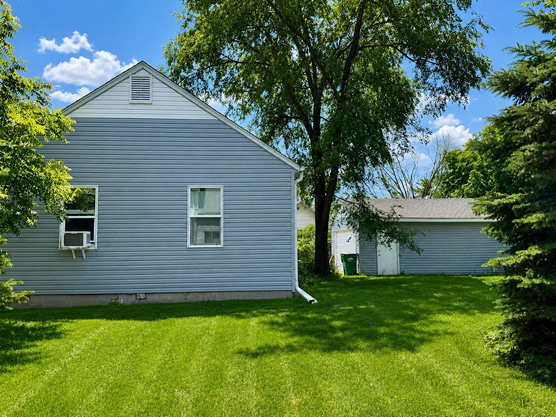 Foto del edificio - Cozy 2BR/1BA Anoka Home Available 8/1!