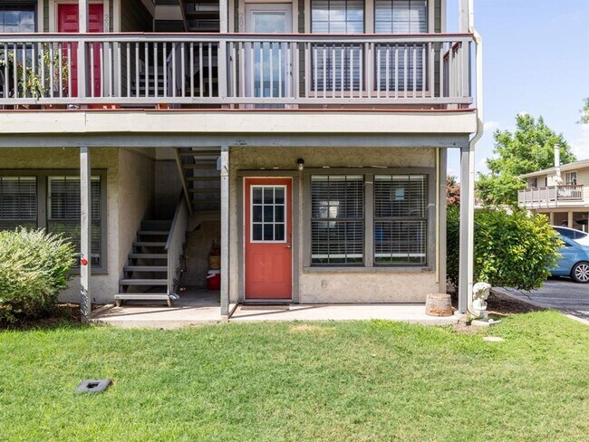 Foto del edificio - Charming 2 bd 2 bath Condo in Travis Oaks ...