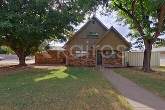 Building Photo - 4522 Chisholm Trail