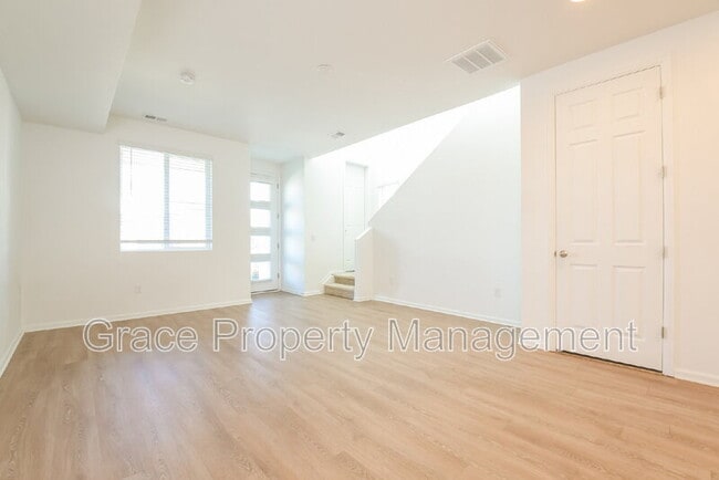 Foto del edificio - 9681 Truckee St