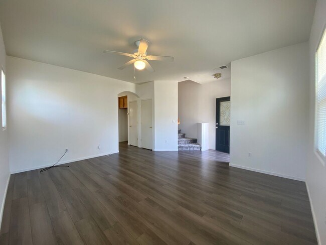 Foto del edificio - Four Bedroom Home in the Gated Somerset Co...