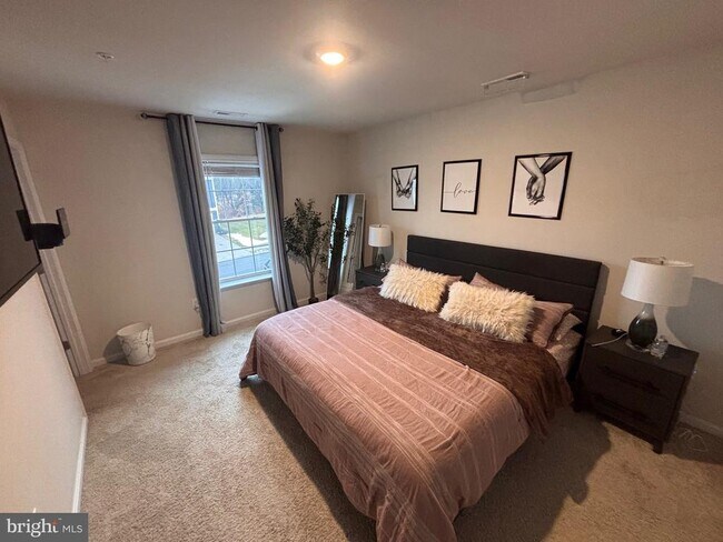 Foto del edificio - 255 Maple Run Dr