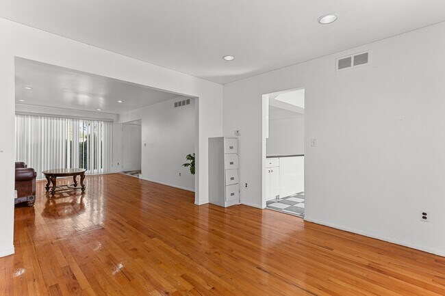 Foto del edificio - 3516 Gordon Dr