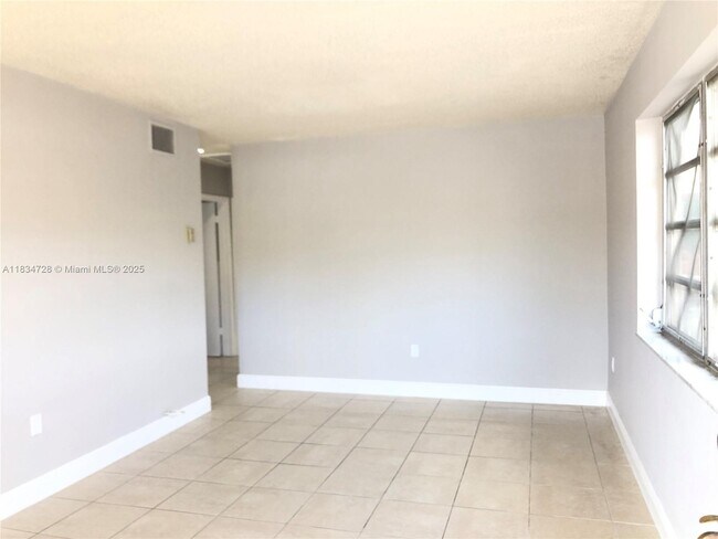 Building Photo - 1434 SW 22nd Ave
