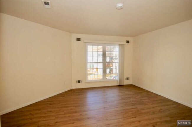 Building Photo - 1480 Westgate Dr
