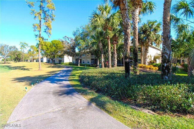 Foto del edificio - 3435 Laurelgreens Ln S