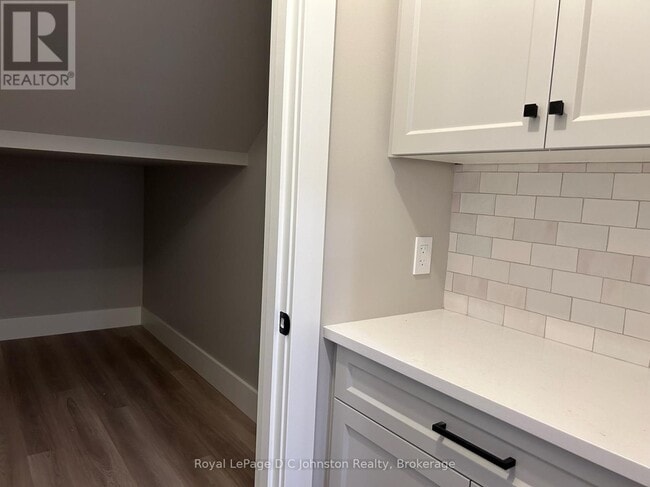 Photo du bâtiment - 2 S Rankin St