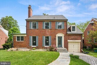 Building Photo - 1111 Woodside Pkwy