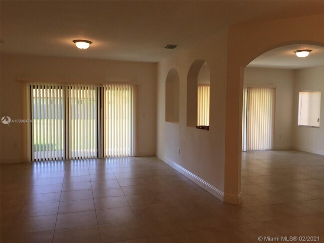Building Photo - 17040 SW 92nd Ct