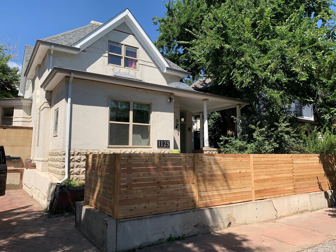 Primary Photo - 1125 N Corona St