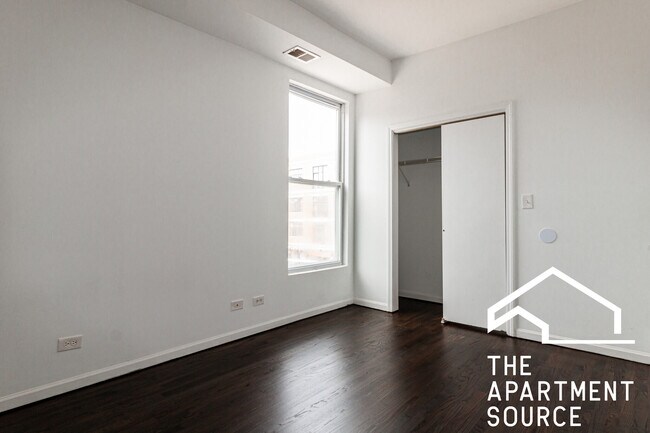 Foto del edificio - 3328 N Clark St