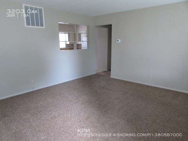 Building Photo - 3203 Oak Ave