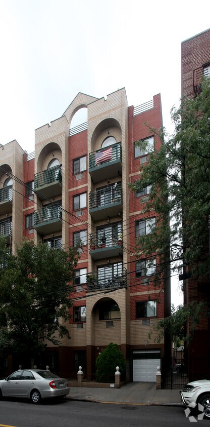 Foto del edificio - 89-33 Whitney Ave