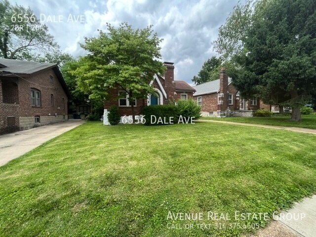 Building Photo - Location, Location, Location! Fantastic Do...