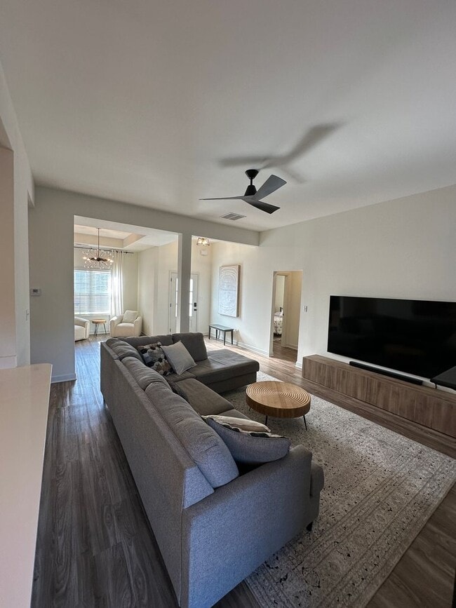 Foto del edificio - 4 Bedroom/ 2 Bath in Pinewood Subdivision-...