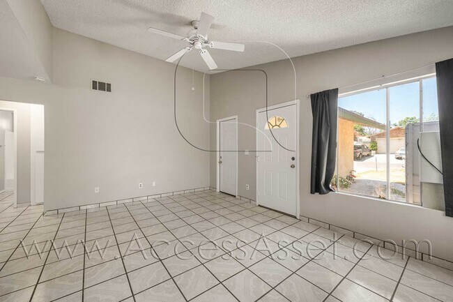 Foto del edificio - Spacious 3 Bed/2 Bath Home In Lake Elsinore!