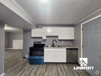 Building Photo - 1013 S Blauvelt Ave