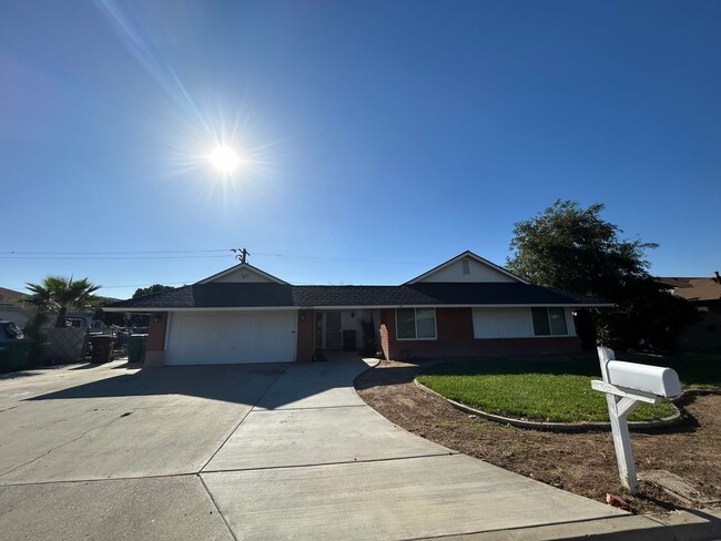 Foto del edificio - Cute Four bed tucked in Santa Rosa Hills!