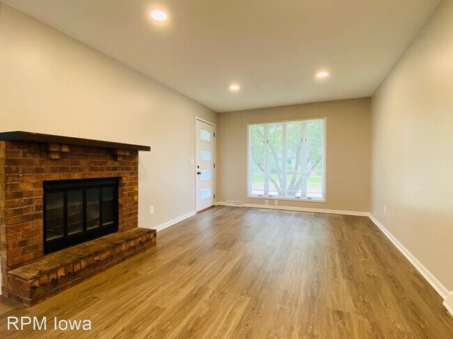 Building Photo - 3 br, 1 bath House - 712 NW Linden Street