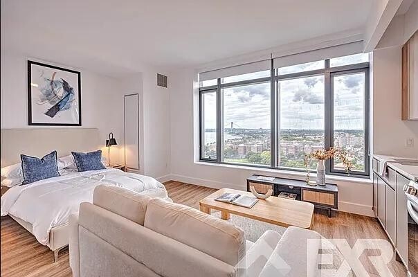 Foto del edificio - 2230 Cropsey Ave