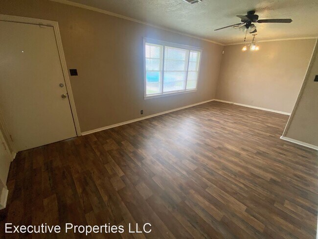 Building Photo - 3 br, 1 bath House - 1521 East School Street