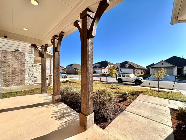 Foto del edificio - Stunning 4-Bed + Office Home in Lagos Community!