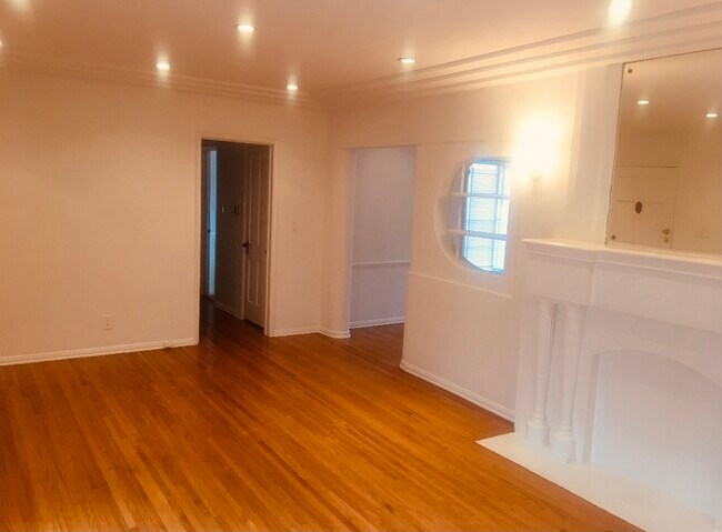 Living Room - 628 Hauser Blvd