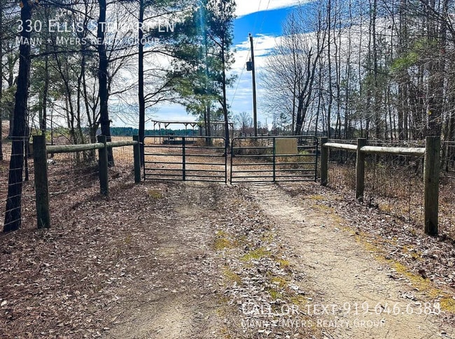 Foto del edificio - 330 Ellis Stewart Ln