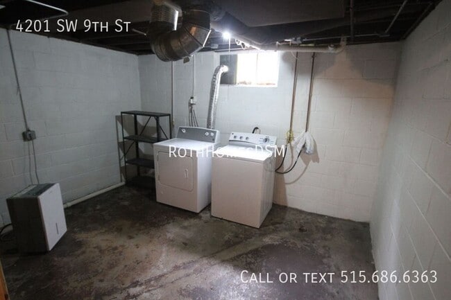 Building Photo - 4201 SW 9th St