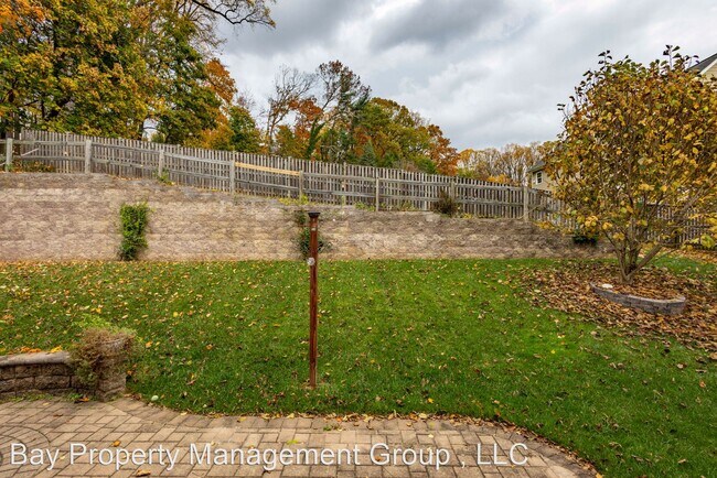 Building Photo - 5 br, 3.5 bath House - 4 Hillside Ave
